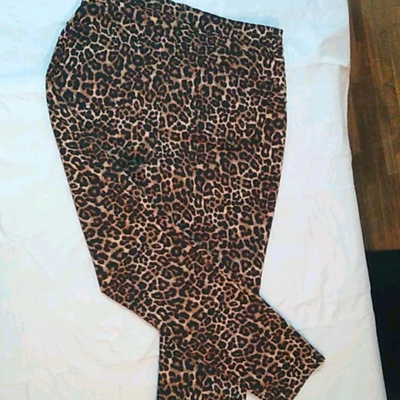 Bold Elements Cut to Curve Leopard Print Jeans - Picture 9 of 10
